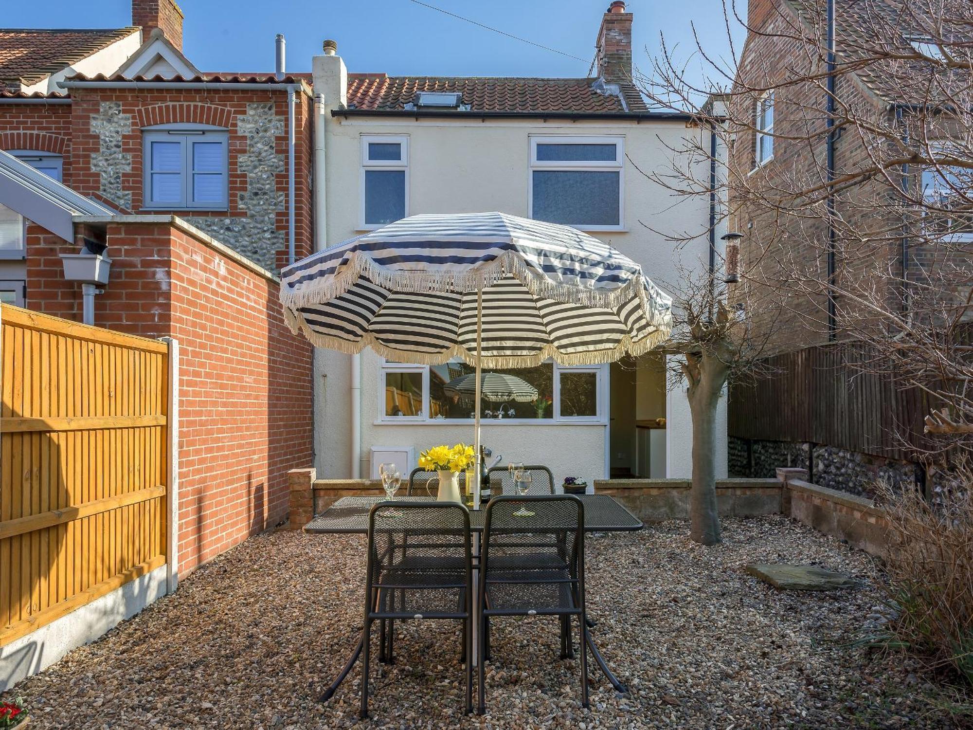 West End Cottage Sheringham Bagian luar foto